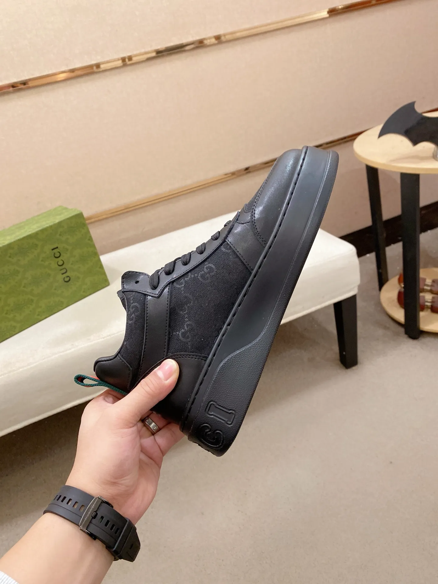 Factory price: 442💰 (GUCCI) The latest model from the official website🎁🎁Casual and fashionable men's shoes👟, hot style💥The style is simple and elegant, exclusive for trendy men. Unique official website's latest brand elements👑original Gucci decoration, fashionable and generous, the fabric is original cowhide ✅sheepskin lining, the official website specifies wear-resistant casual outsole, the classic model is taken in kind at the counter🎬38-44 (can be customized for 45 non-refundable)